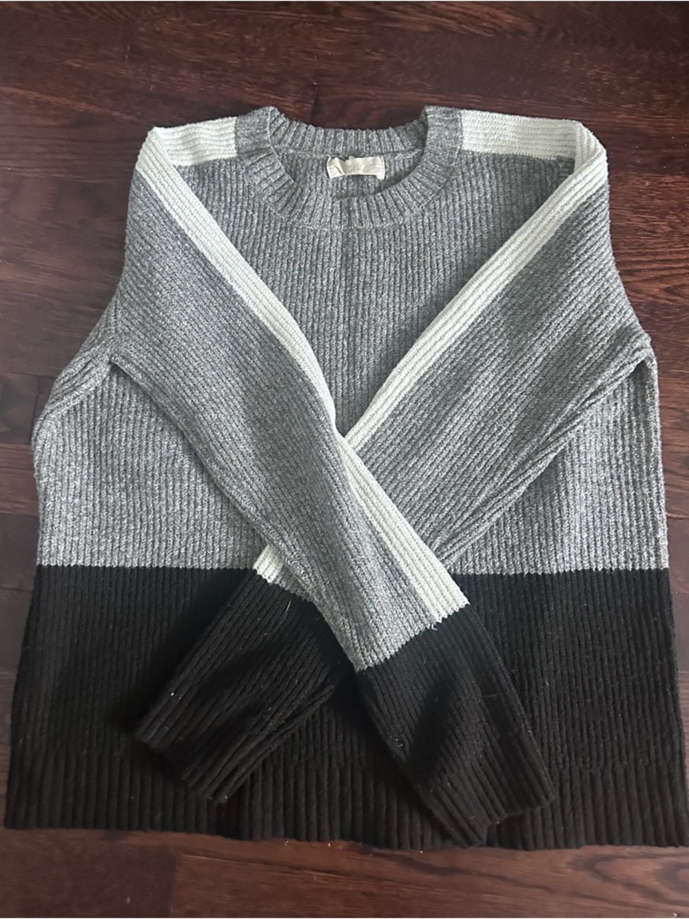 Colorblock Crewneck Sweater - Gray/Black/Cream